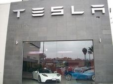 Tesla Gets Unsolicited S&P Junk Rating on ‘Niche’ Position 